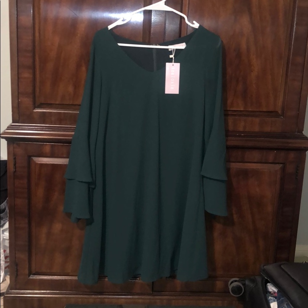 Green long sleeve shift dress bell sleeve